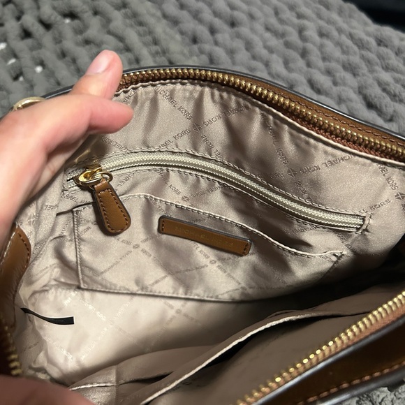 Michael Kors crossbody purse with gold detail. - Picture 6 of 12
